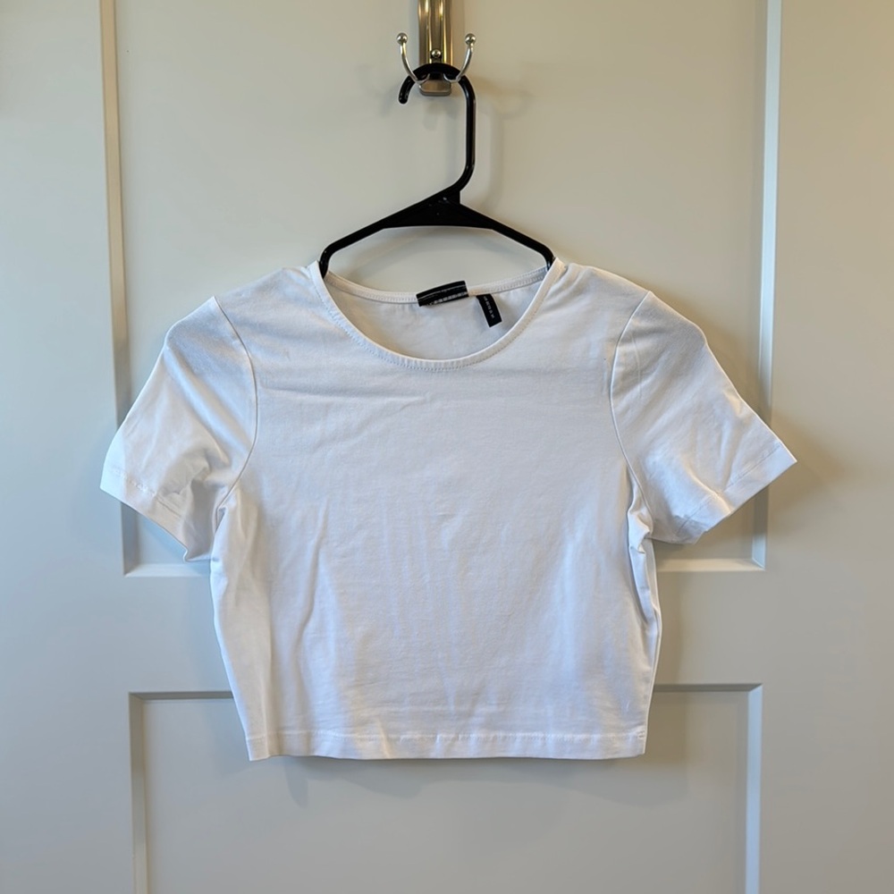 White Fitted Crop T-Shirt with Short Sleeves